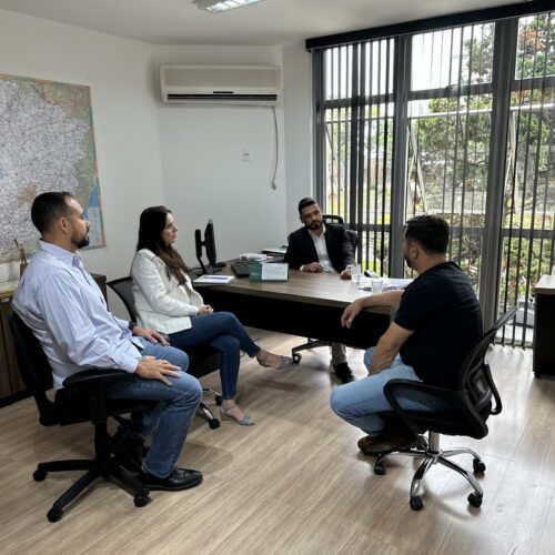 Álbum de fotos da visita de autoridades de Ribeirão das Neves ao gabinete em BH. Acompanhe as redes do mandato do Deputado Samuel Viana. 21/08/23