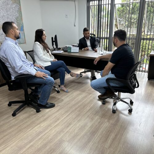 Álbum de fotos da visita de autoridades de Ribeirão das Neves ao gabinete em BH. Acompanhe as redes do mandato do Deputado Samuel Viana. 21/08/23