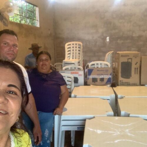 Entrega de um “Kit Associação” e uma roçadeira para a Associação dos trabalhadores e produtores rurais de Boa Vista, no município de Ibiaí!