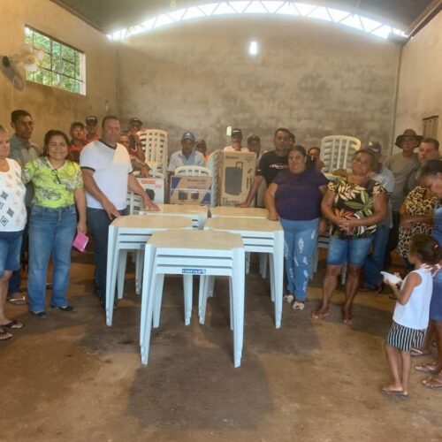 Entrega de um “Kit Associação” e uma roçadeira para a Associação dos trabalhadores e produtores rurais de Boa Vista, no município de Ibiaí!