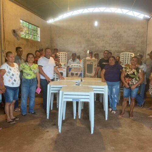 Entrega de um “Kit Associação” e uma roçadeira para a Associação dos trabalhadores e produtores rurais de Boa Vista, no município de Ibiaí!